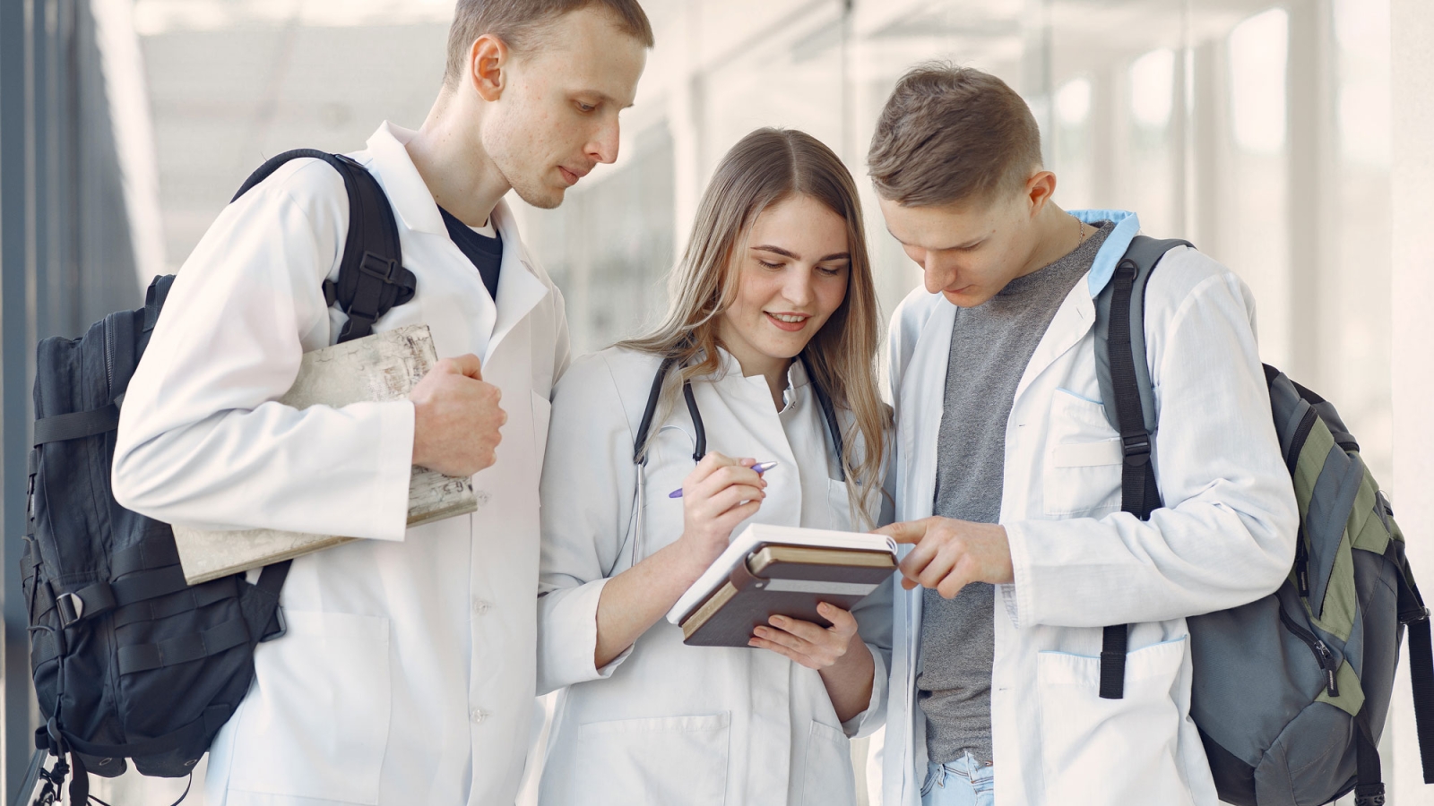 medical-students-are-hallway-talking
